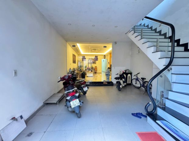 Cực hiếm  bán nhà 3 tầng lô góc ngõ 2 mê linh, trung tâm 6941328