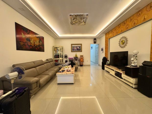 Cực hiếm  bán nhà 3 tầng lô góc ngõ 2 mê linh, trung tâm 6941329