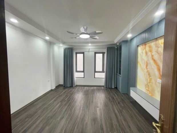 Cho thuê nhà nguyên căn có thang máy, 35m² x 6 tầng, 5pn, 6942562