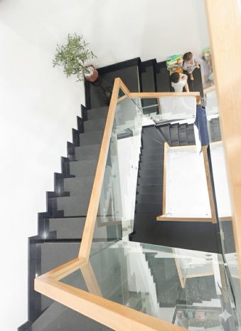 Hẻm tải  giáp aeon  sát mặt tiền  74m nở hậu  4 tầng 6942856