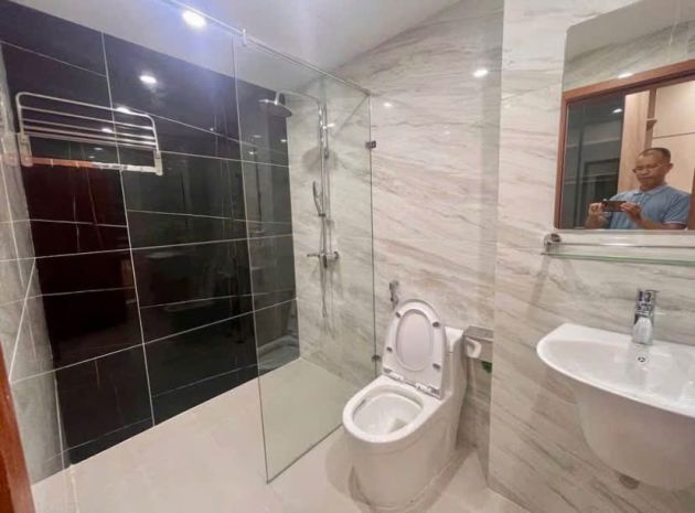 Nhà xây mới cầu giấy- 6 tầng thang máy- dt 42m2- gần ô tô- 6942913