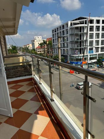 Cho thuê nhà 5 tầng mặt phố hoàng văn thụ  trung tâm tp. 6943348