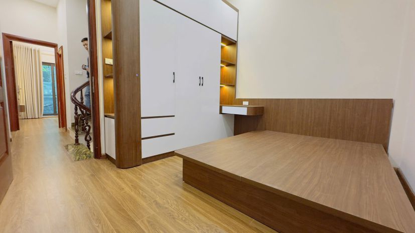 Bán nhà 6 tầng thang máy mới kính kong như ks 5sao oto đỗ 6945667