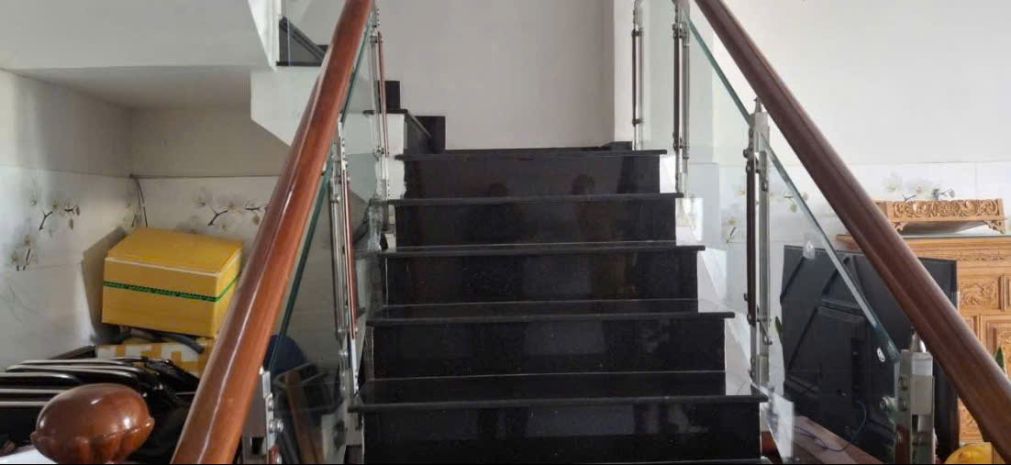 - nhà 2 tầng mặt tiền đường phan tứ, trục đường phố tây đi 6945746