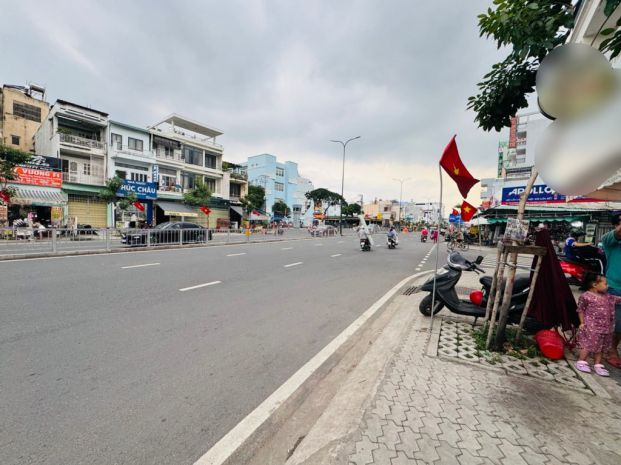 Bánnhà mt dương quảng hàm 60m, 3tầng btct, đường26m có vỉa 6949689