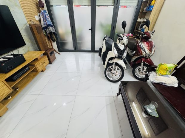 Bánnhà mt dương quảng hàm 60m, 3tầng btct, đường26m có vỉa 6949690