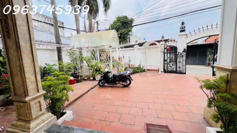 Biệt thự cổ điển, 3 tầng, 245m2, sân rộng ô tô đỗ được, dĩ 6949812