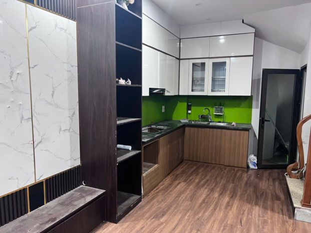 Cho thuê nhà ngõ 268 ngọc hồi, 5 tầng x 30m2, 3pn, 4 wc, 6951638