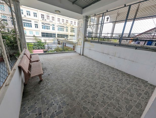 Cho thuê nhà 1 trệt 1 lầu + 1 sân thượng rộng rãi - cmt8 - 6954141