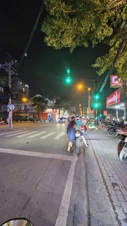 Cách mặt tiền lâm văn bền tân quy q7 
có 85 m
có 3 tỏi 6954987