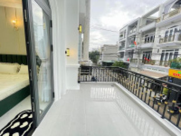 Bán nhà đẹp hai mặt tiền ở đường dương quảng hàm. phường 6958380