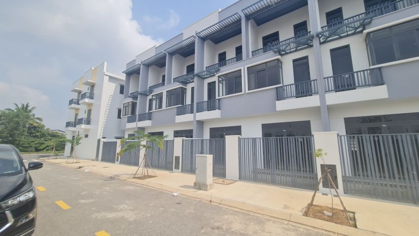 Chỉ với 379 triệu đã sở hữu nhà phố ngay kcn phước đông - 6958411