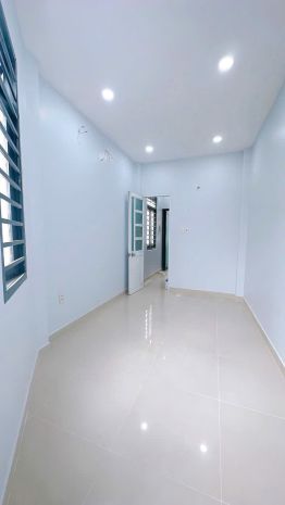 Bán nhà q4  04 tấm 
                 căn góc 03 mặt 6958914