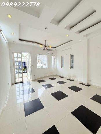 Bán nhà phạm văn hai- p.5 - hẻm ô tô- sát mặt tiền - giáp 6959087