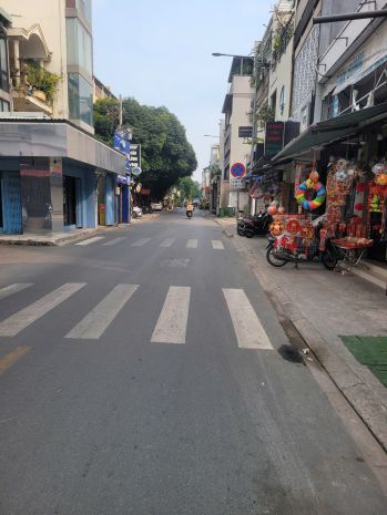 Chính chủ cần bán gấp nhà 1 trệt 2 lầu + sân thượng  đường 6959679