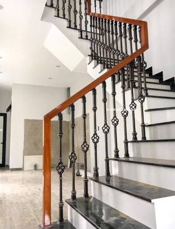 Tôi cho thuê nhà hai mặt tiền,mới ,vỉa hè, 105m2- 5t, thành 6960239