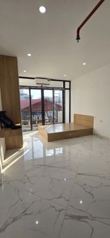 Cho thuê phòng đẹp full đồ ban công rẻ giá 5tr6 tại 82 yên 6961689