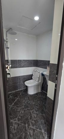 Cho thuê phòng đẹp full đồ ban công rẻ giá 5tr6 tại 82 yên 6961692