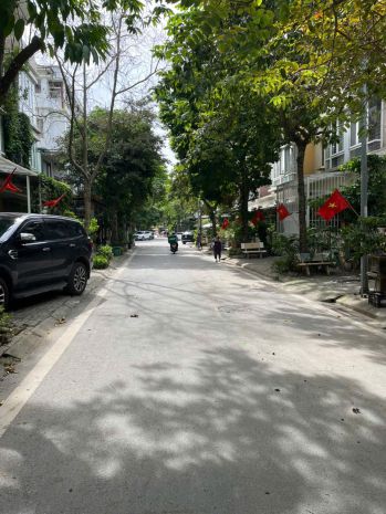 Chính chủ bán lk vigalcera xuân phương. dt 100m x 5 tầng. 6962292