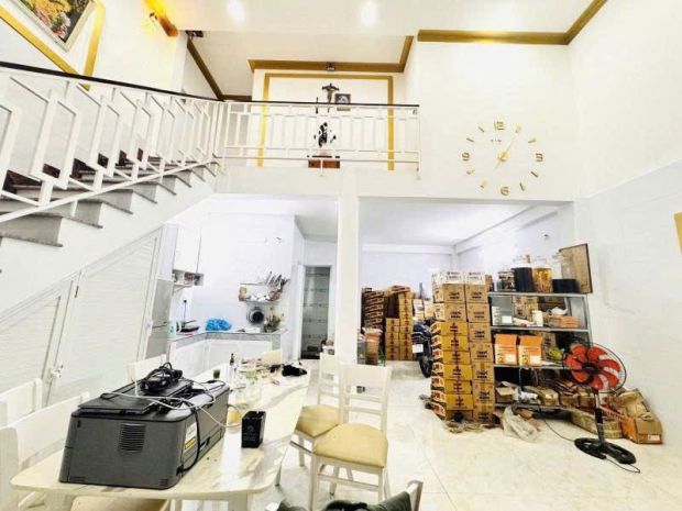 Nhà ngon trong phân khúc nha. 
 nhà đẹp 2 tầng  hẻm xe 6963576