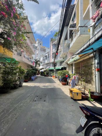 Sát mặt tiền đường ngang 3.5 m 
dt ngang 3.9 x12 có 4 tề q4 6963783