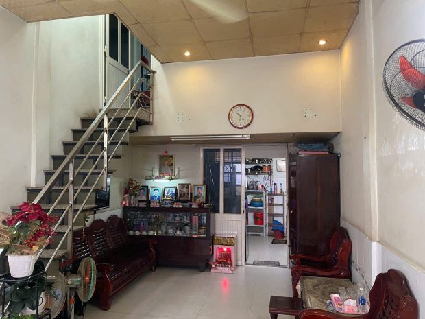 Sát mặt tiền đường ngang 3.5 m 
dt ngang 3.9 x12 có 4 tề q4 6963785