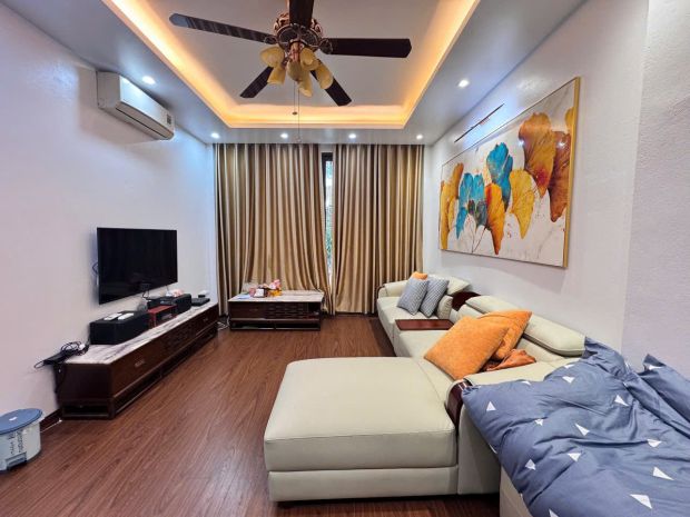 Ngọc lâm phân lô trước nhà ô tô chánh 40m2 x 5 tầng  15.9 6965777