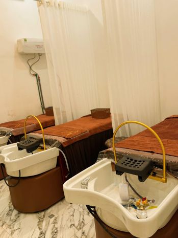 Chính chủ cần sang tiệm spa góc 2 mặt tiền  trần cao vân- 6974075