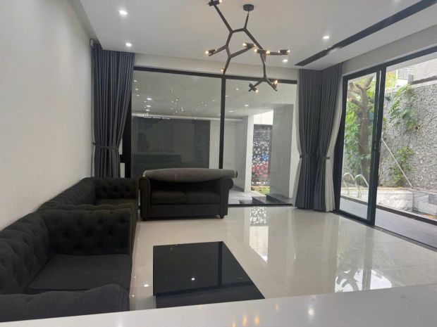 Cần bán nhà đẹp 3 tầng  hồ bơi trong nhà  mặt tiền rộng 6974205