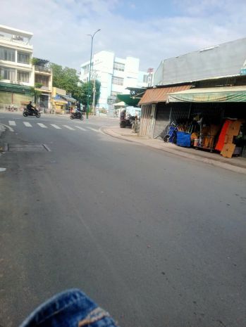 Chính chủ cần bán gấp lô đất 2 mặt tiền vị trí tuyệt đẹp, 4 6975018