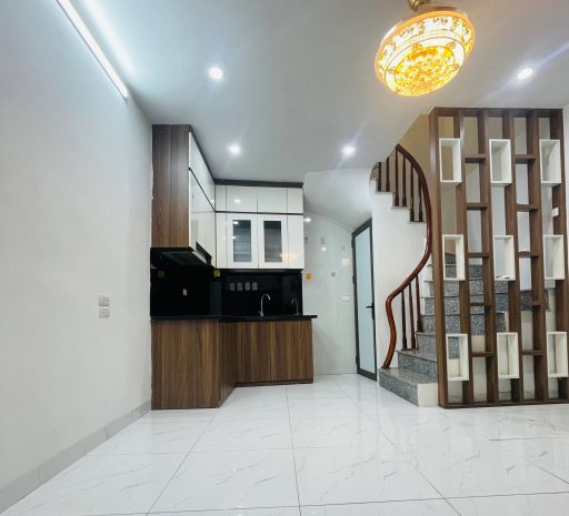 Lĩnh nam nhà phân lô 5 tầng, 2 mặt thoáng. view hồ thế đất 6975717