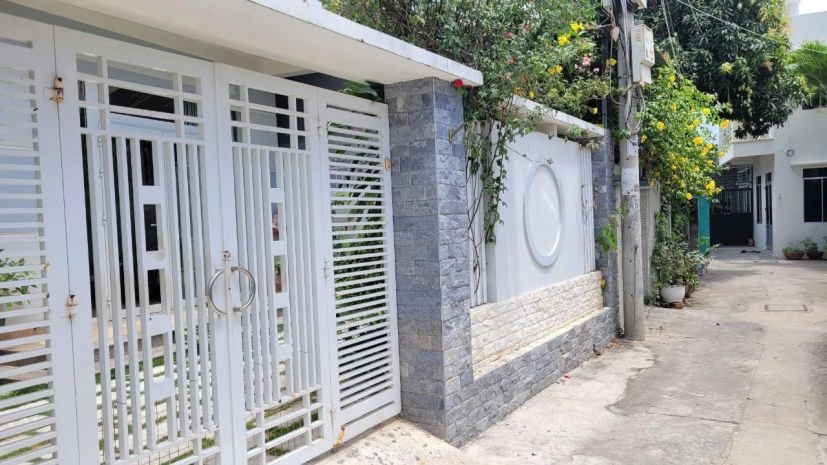 Nhà 1 trệt 1 lầu 1 tum  5pn, hẻm 4m phú đức, vĩnh hòa 6975960