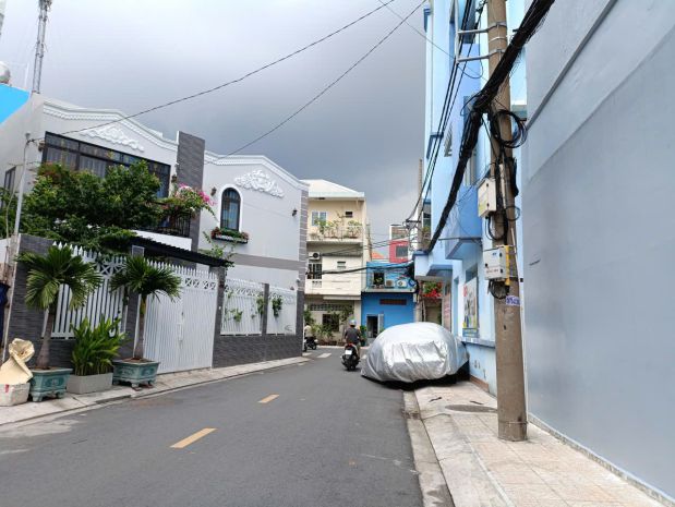 Nhà bà hom , gần kinh dương vương hồng bàng quận 6, 6,5 6976195