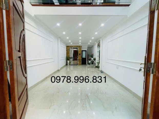 Thang máynhà mới long lanhtặng full nội thất-đông ngạc - 6977071