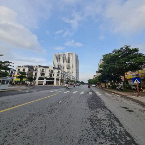 Đất đẹp trung tâm thạch bàn, long biên  72m²  lh 6977245