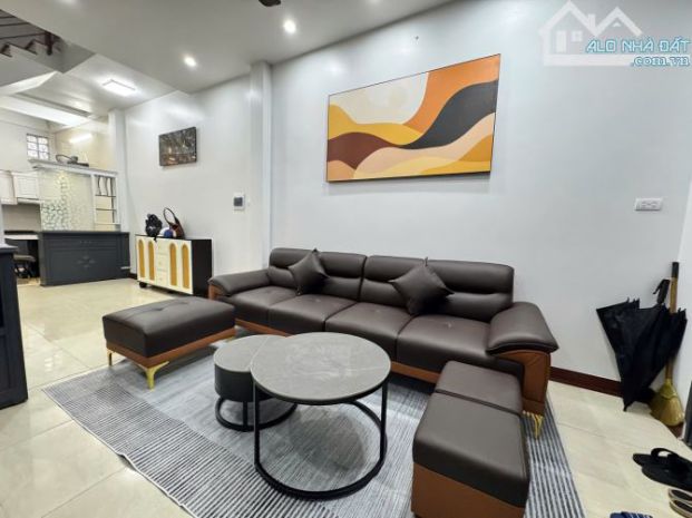 Bán nhà riêng phố gia thuỵ, p bồ đề- lb 6979839