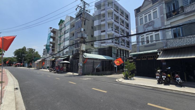 Nhà đường d4 ngay công viên phần mềm quang trung quận 12 6987624