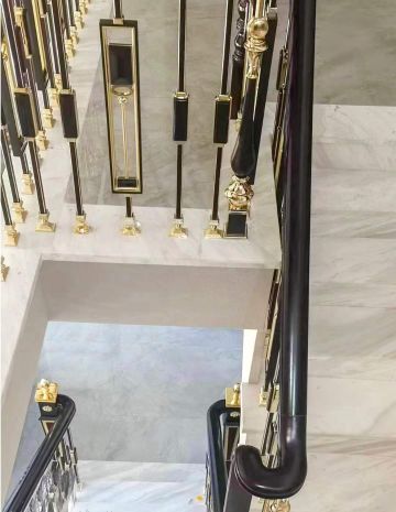 Tôi cho thuê nhà căn góc, mới ,vỉa hè, 119m2- 4t, trần nhân 6987806