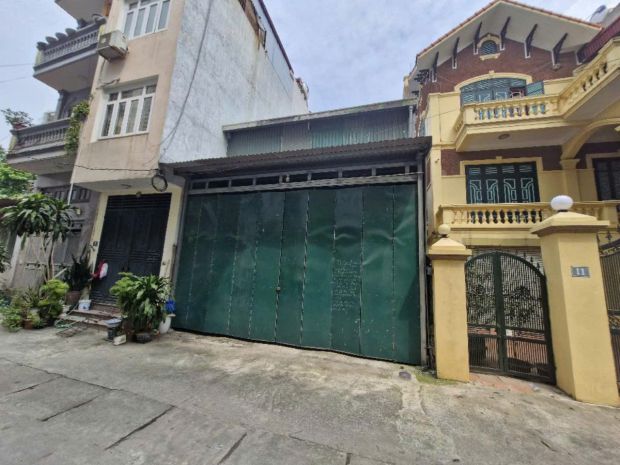 Bán đất tặng nhà c4 - học viên tài chính - dt65m2 - mt4m - 6988157