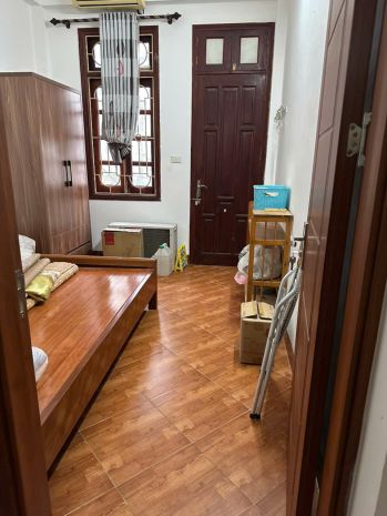 Cho thuê nhà nguyên căn gốc đề, 35m² x 4 tầng, gồm 4 phòng 6989791