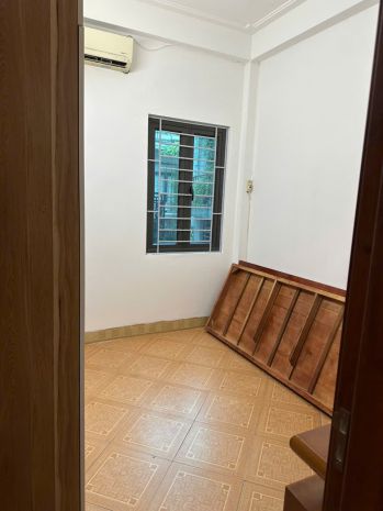 Cho thuê nhà nguyên căn gốc đề, 35m² x 4 tầng, gồm 4 phòng 6989792