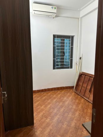 Cho thuê nhà nguyên căn gốc đề, 35m² x 4 tầng, gồm 4 phòng 6989793