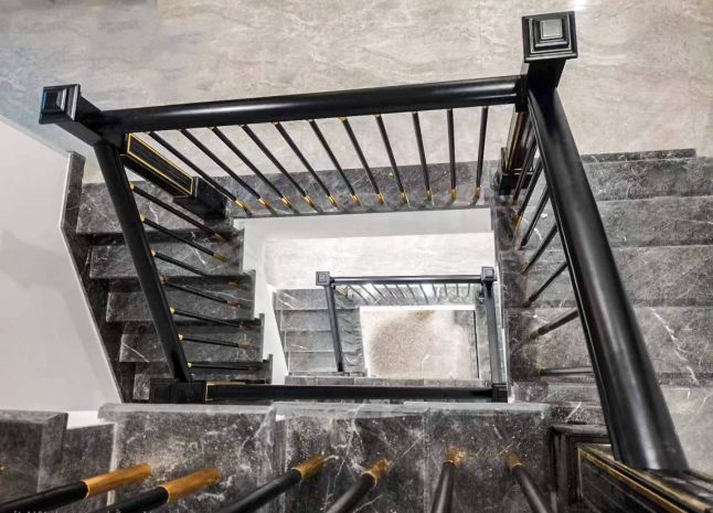 Cho thuê nhà căn góc, thang máy, 117m2_ 5t vỉa hè, mai hắc 6990447