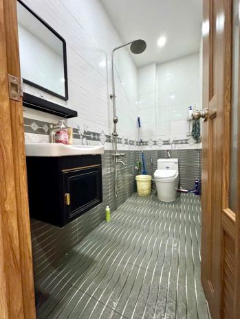 Bán nhà 2 tầng vững chắc và kiên cố tại lê đình cẩn, tân 6990693