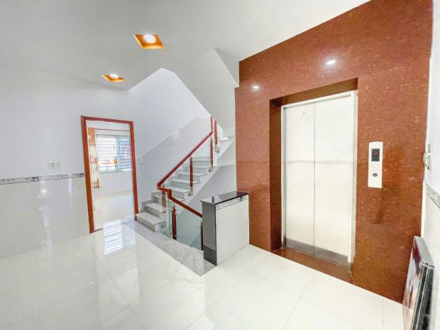 Nhà đẹp vị trí đắc địa  5 lầu, thang máy, sổ riêng 6991914