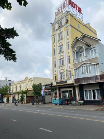 Bán khách sạn ngay big c go dĩ an  bình dương -124m² 6.2m 6999080