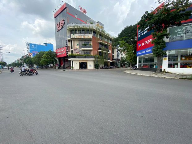 Bán khách sạn ngay big c go dĩ an  bình dương -124m² 6.2m 6999084