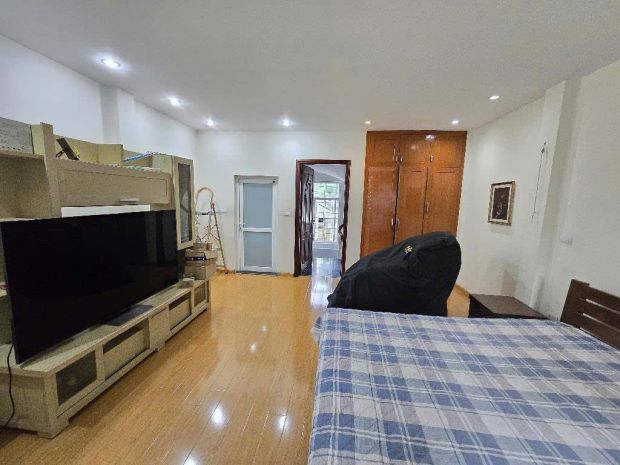 Nhà rộng quá - ô tô đỗ cửa - ai ở cũng tiện - tại phố yên hò 7003193