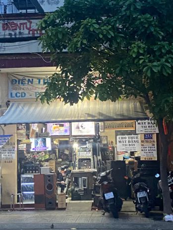 Cho thuê mặt bằng vị trí độc tôn đối diện trực diện cổng 7005587