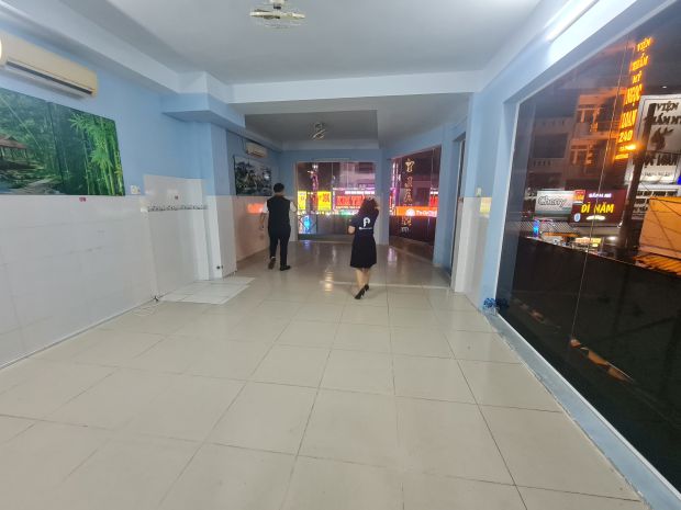 Cho thuê nhà 2 mặt tiền tân hương 90m², 4lầu+st - cạnh ngã 7009378